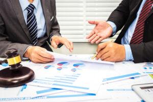 Leia mais sobre o artigo C-Level: o que significa CEO, CFO, COO e outros?